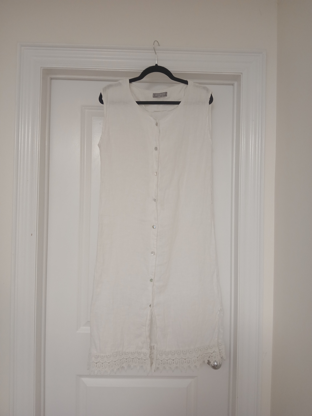 Sleeveless Button-Front White Linen Dress with Lace Hem